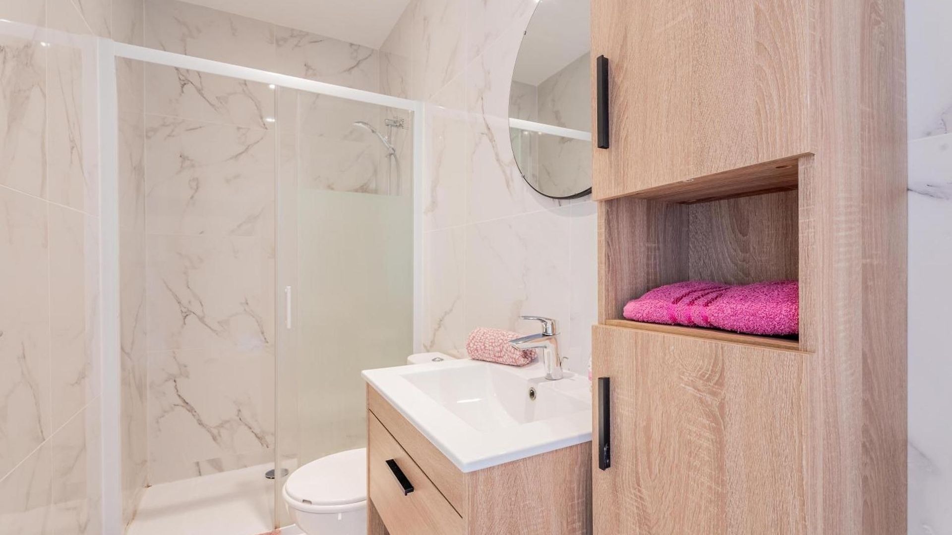 Hyper Center Fully Renovated Air Conditioning Apartment Nice