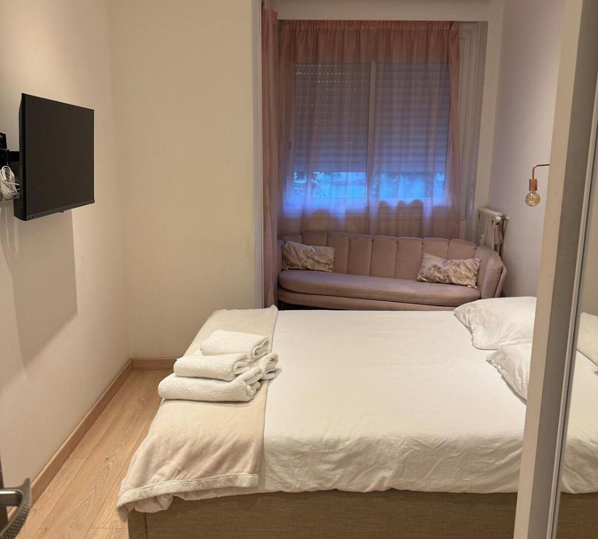 Sunny Getaway In Terrace Parking Apartment