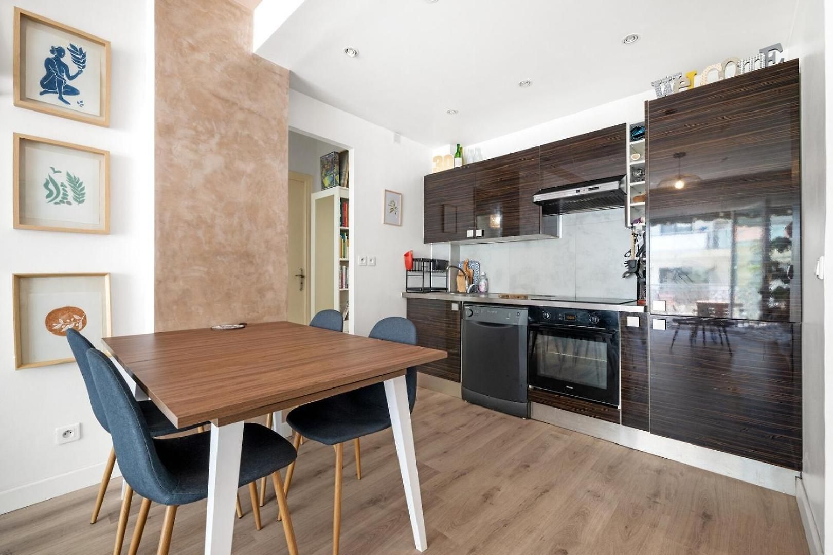 Bright & Cozy - Large Sunny Terrace Apartment