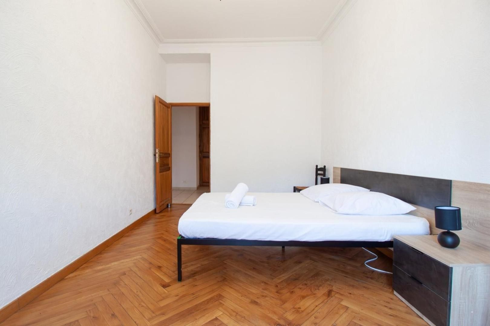 Bright 2-bedroom - La Liberation Apartment *