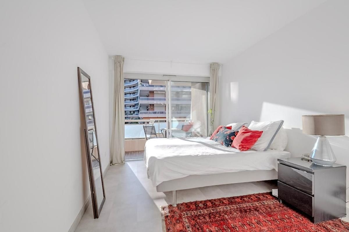 Stunning Sea View 2 Bedroom In Apartment