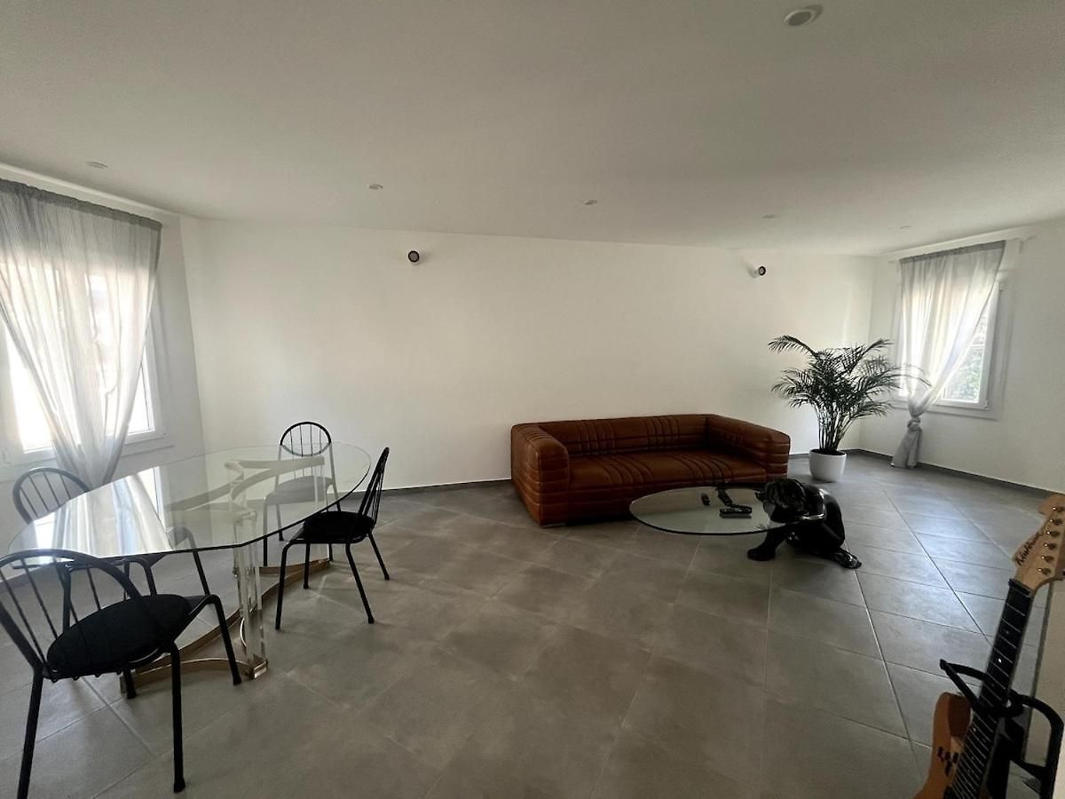 140 M Apartment, 4 Bedrooms Sea Airport And Tram Apartment *
