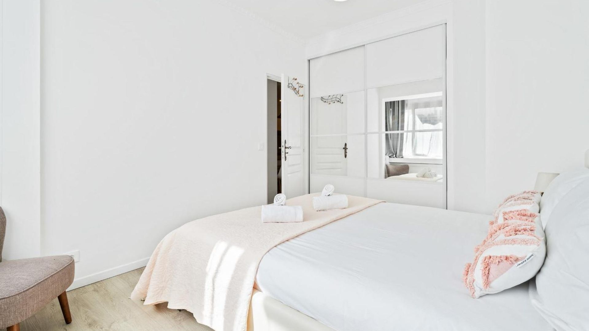 The Jewel Of The Golden Triangle Ocean View - Welkeys Apartment *