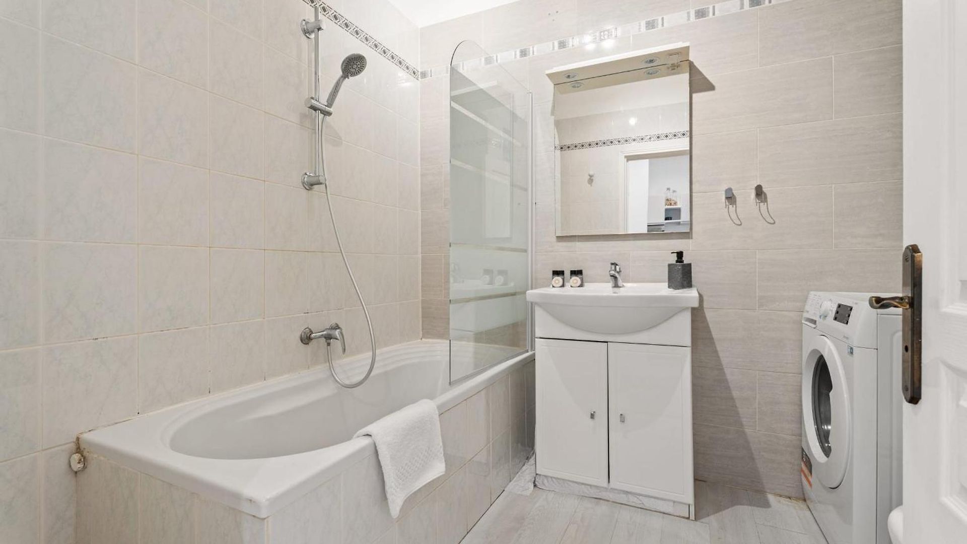The Jewel Of The Golden Triangle Ocean View - Welkeys *