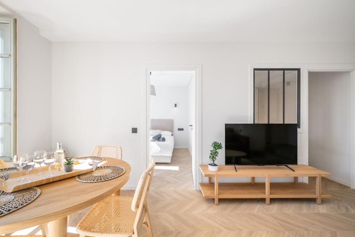 2-bedroom - Sleeps 4 - Place Massena Apartment Nice