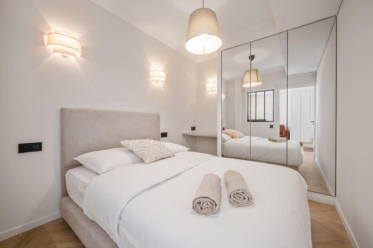 Apartment 2-bedroom - Sleeps 4 - Place Massena Nice