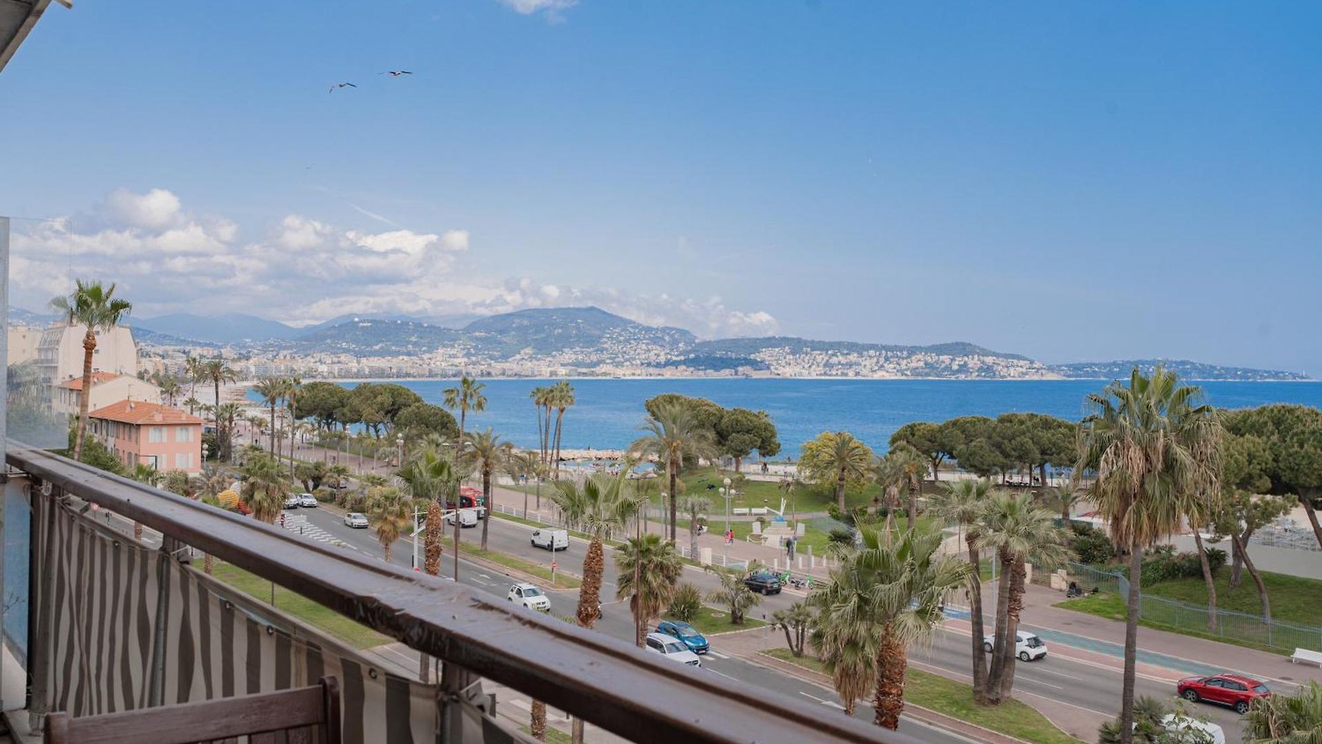 Sea-view - Ac - Balcony Apartment