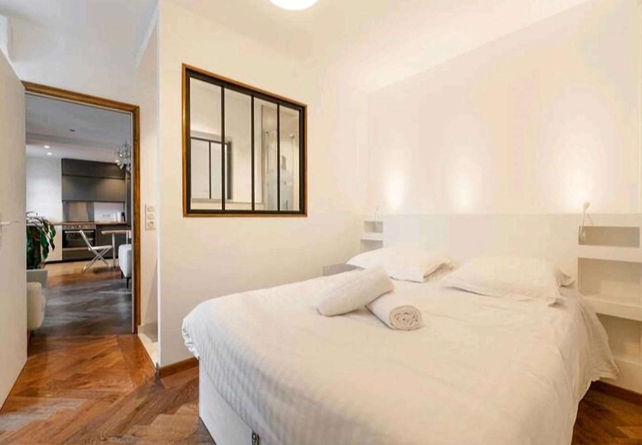 Apartment Chic At Port 2 With Private Bathrooms & Ac *