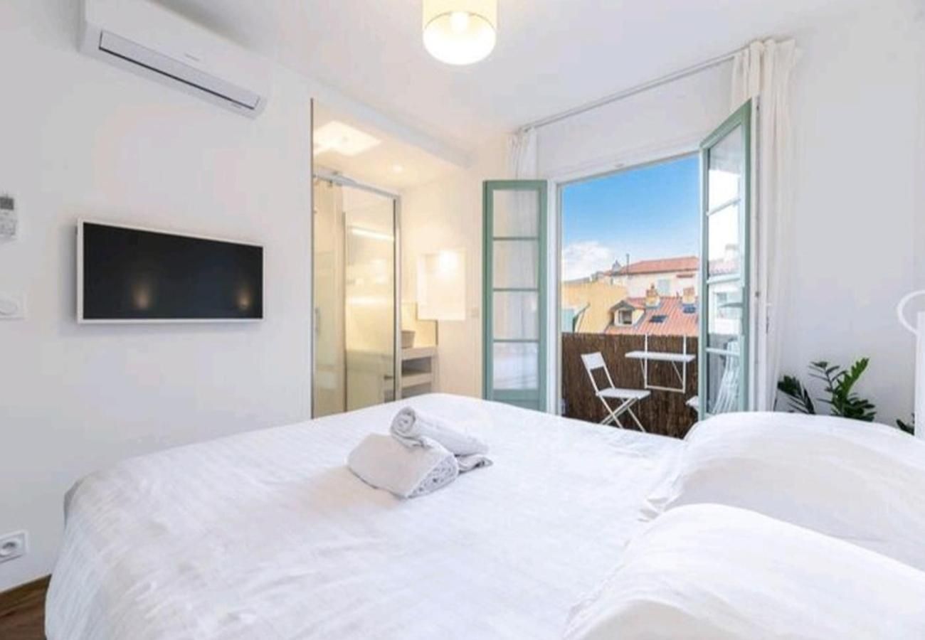 Chic At Port 2 With Private Bathrooms & Ac Apartment Nice