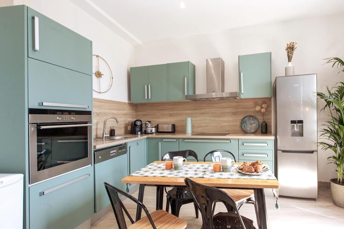 Promenade Sea View 2 Bedrooms, Ac, Wifi Apartment *