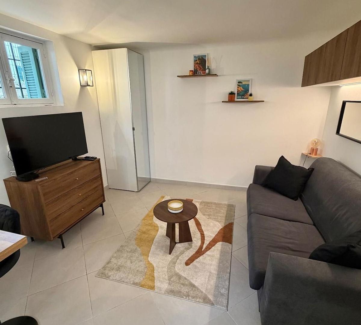 Very Charming In Apartment