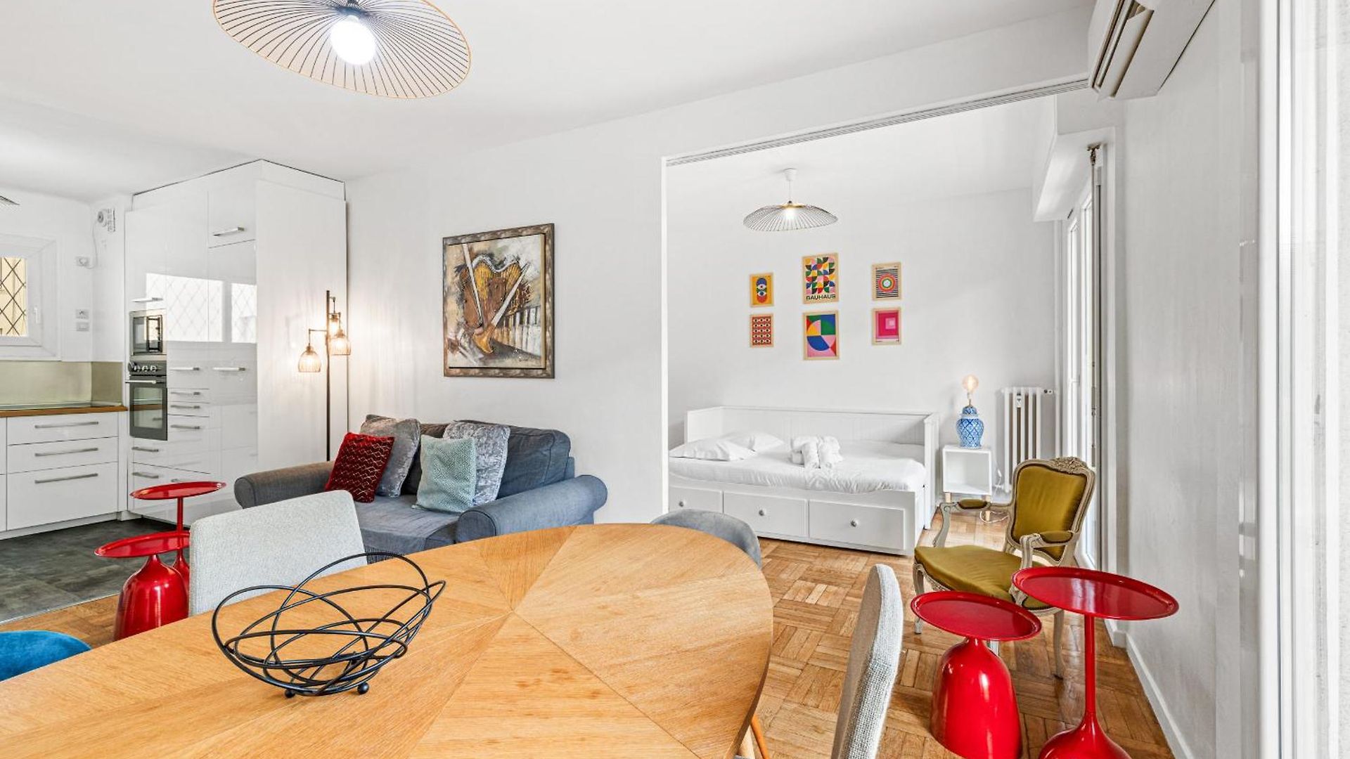 Comfortable & Bright 2 Bedroom * Nice