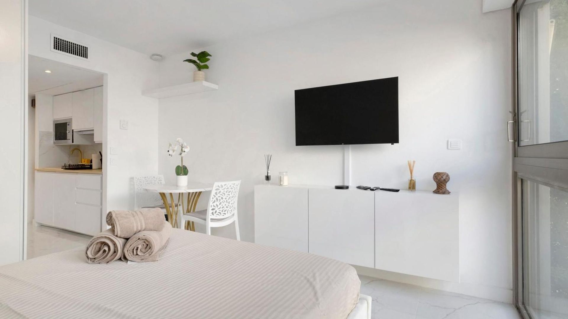 Cosy And * Nice