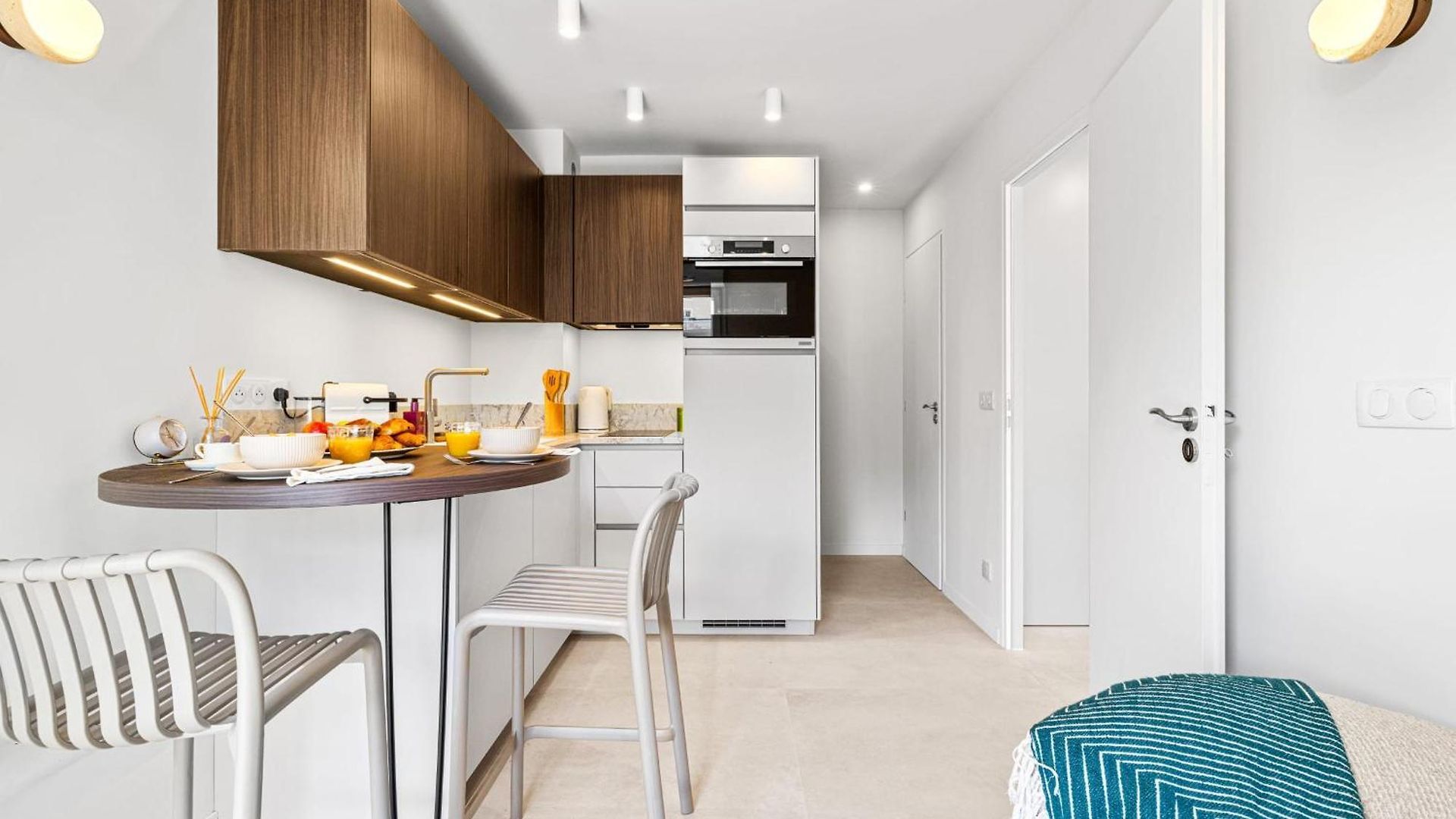 Carabacel - One Ac And Balcony *
