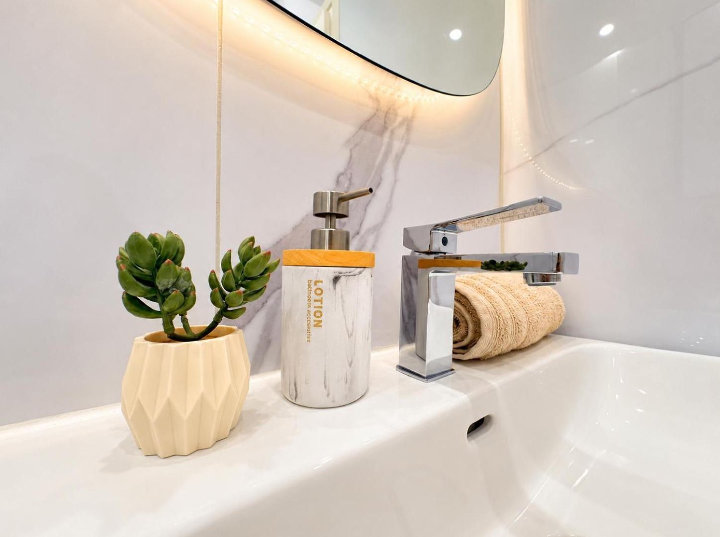 Seabnb - Elegantia Collection - Ac - Luxury - Walk Everywhere Nice