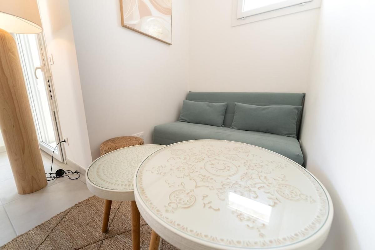 Bright With Terrace And Wi-fi Apartment