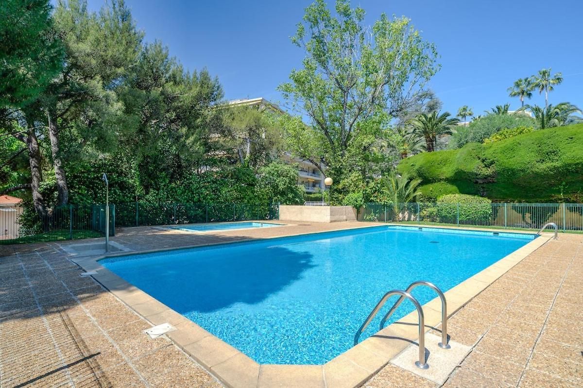 Apartment Beautiful 2-bedroom Apartment, Garden, Swimming Pool, Sea Within Walking Distance Nice