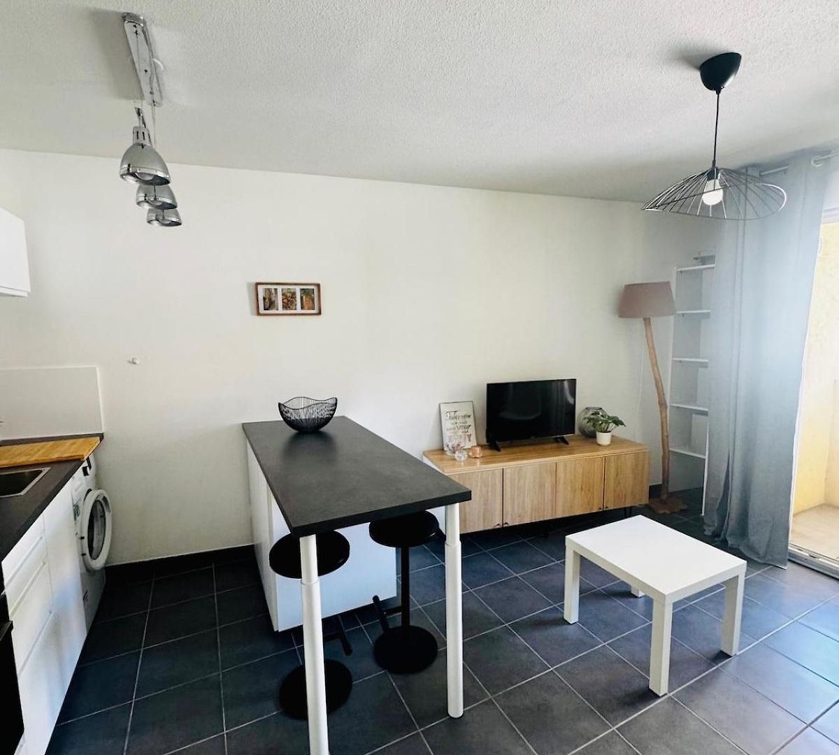 Apartment Et Spacieux A 10 Minutes Du Centre De Et 5 Min De L'entree D'autoroute Acces Faciles Et Dans Quartier Calme Nice