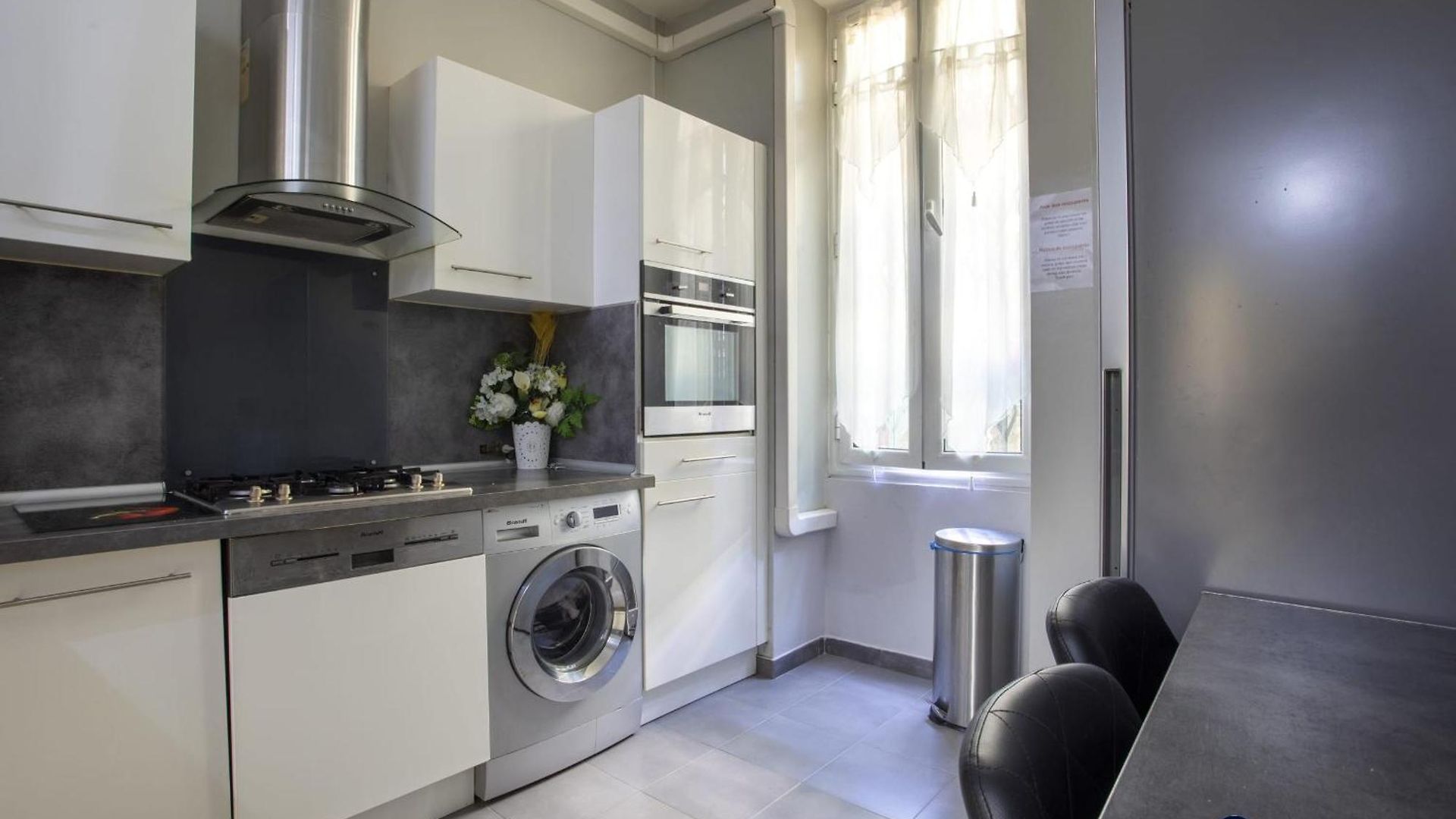 Air-conditioned In The Republique District Apartment *