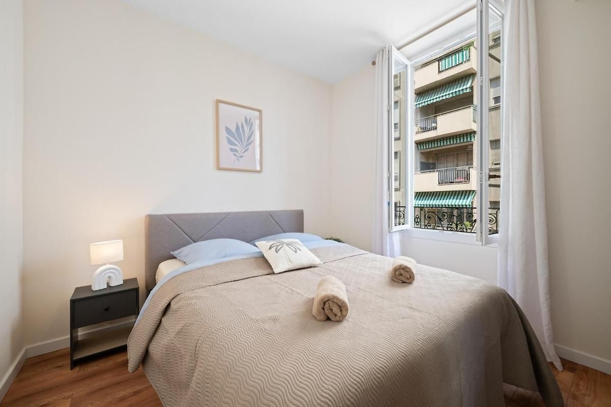 Spacious In Port Of Apartment