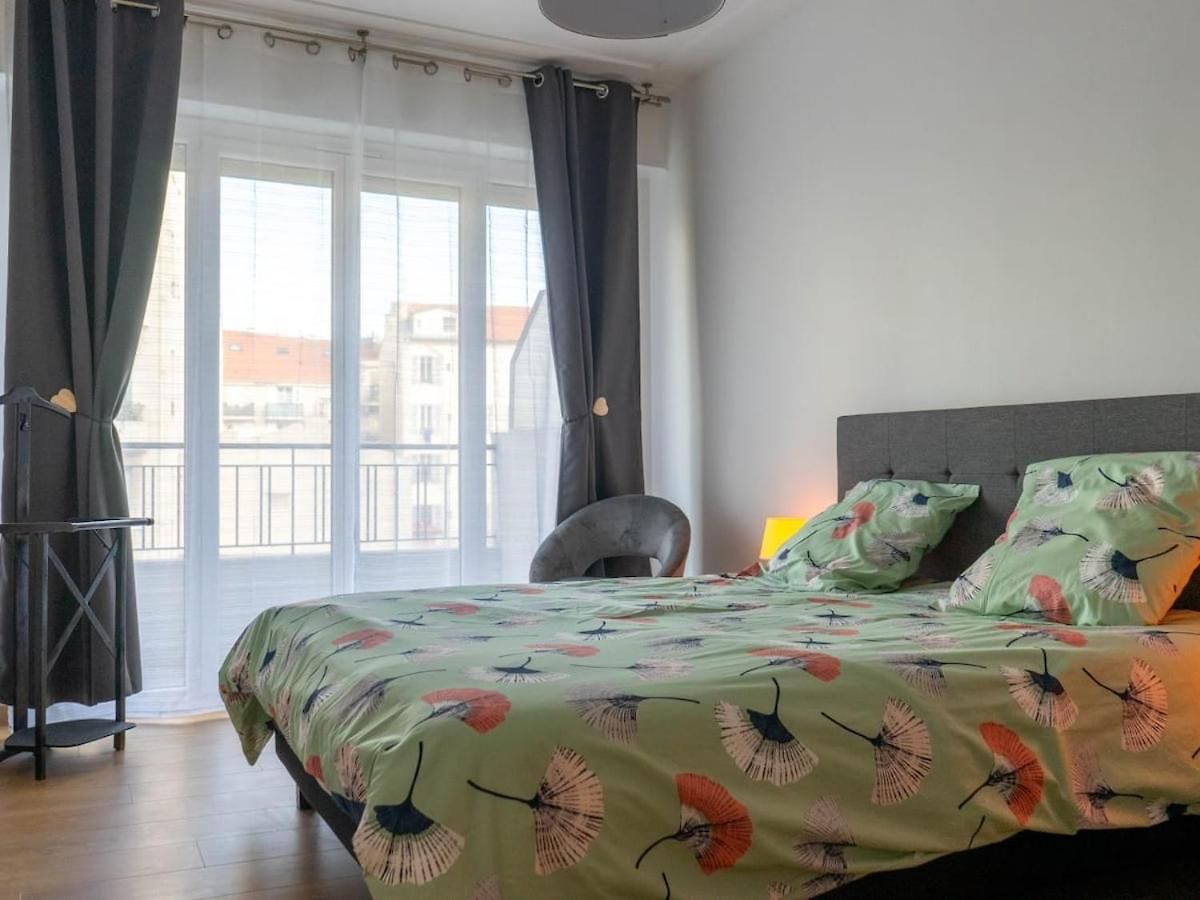 3 With Balcony And Parking 3 Min From The Sea Nice