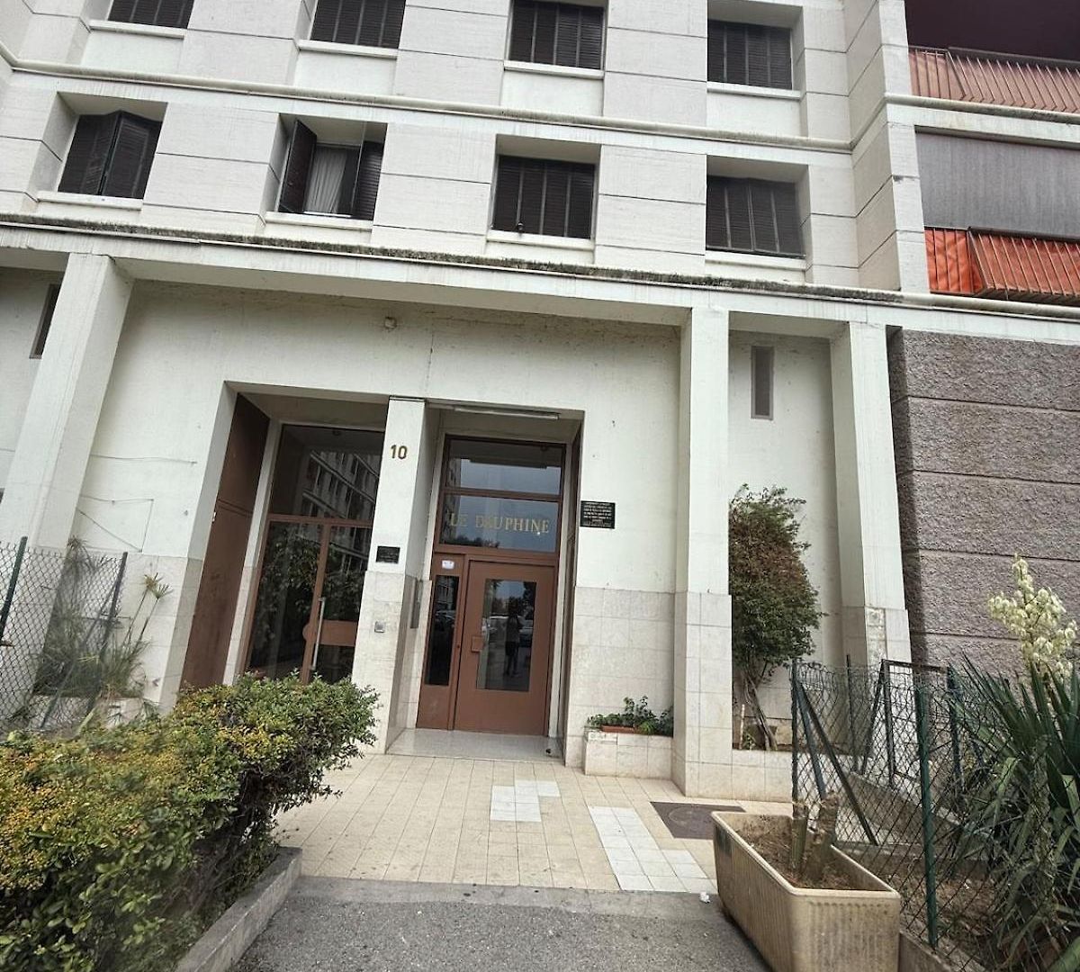 Apartment Apparently 2 Bedrooms
