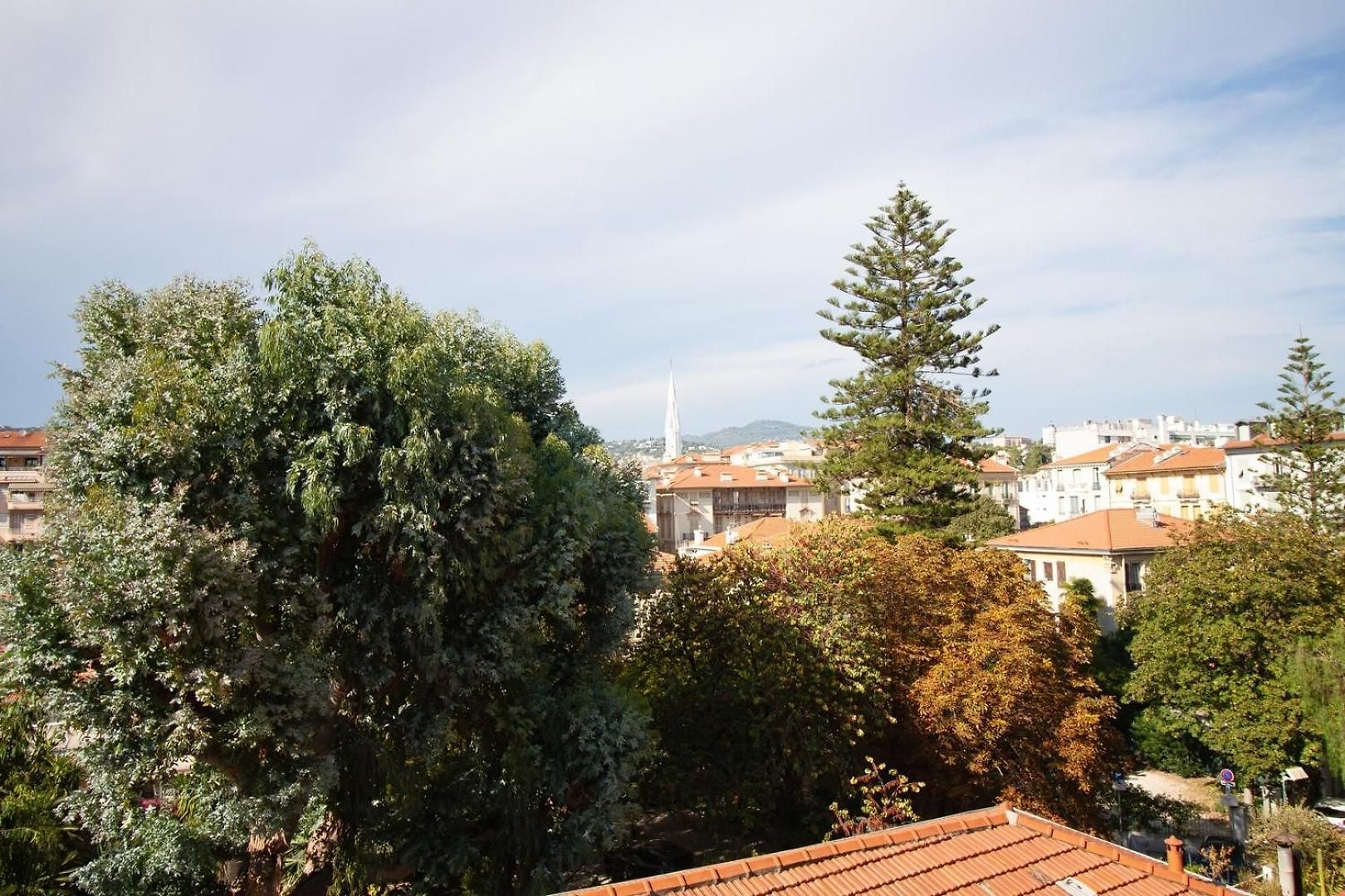 Bright 2-bedroom - La Liberation