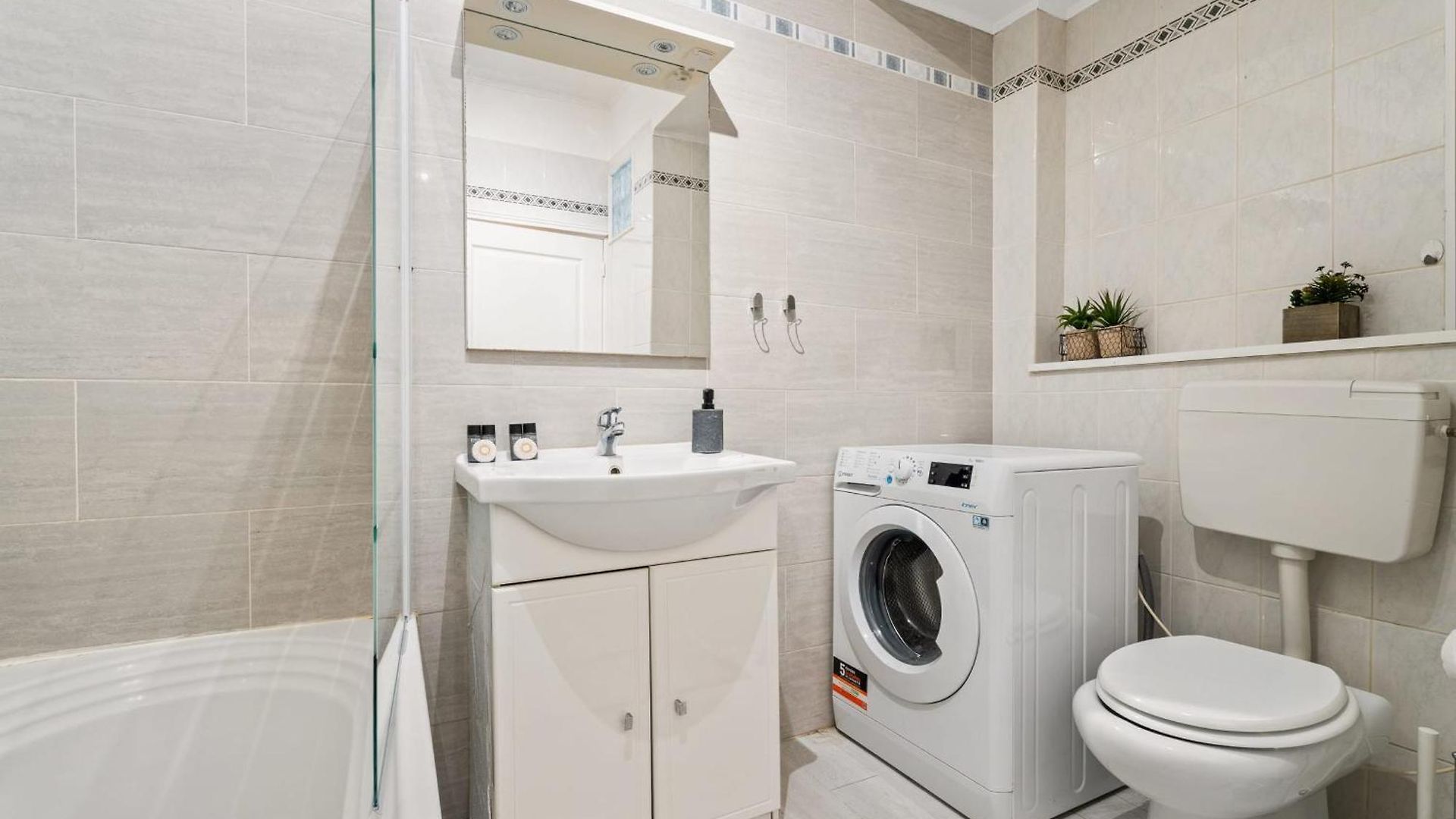 The Jewel Of The Golden Triangle Ocean View - Welkeys Apartment