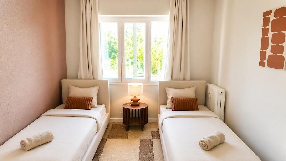 Apartment Completely Renovated 2 Minutes From The *