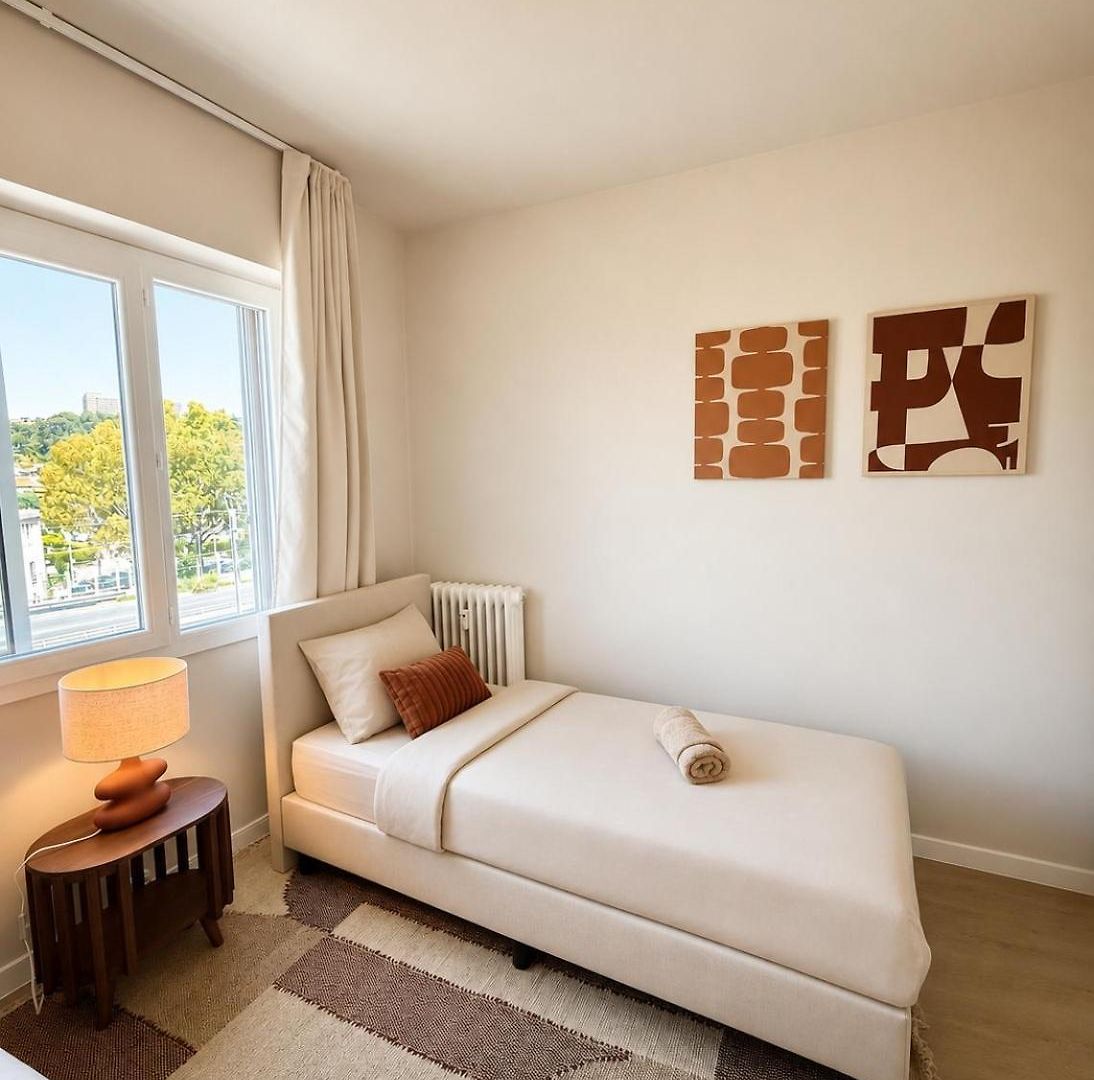 Completely Renovated 2 Minutes From The