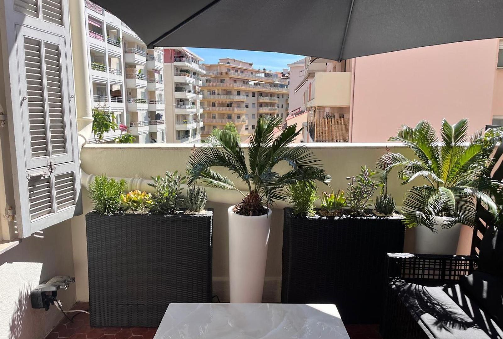 Terrasse 4 A 6 Personnes De Gamme Port, Riquier * Nice