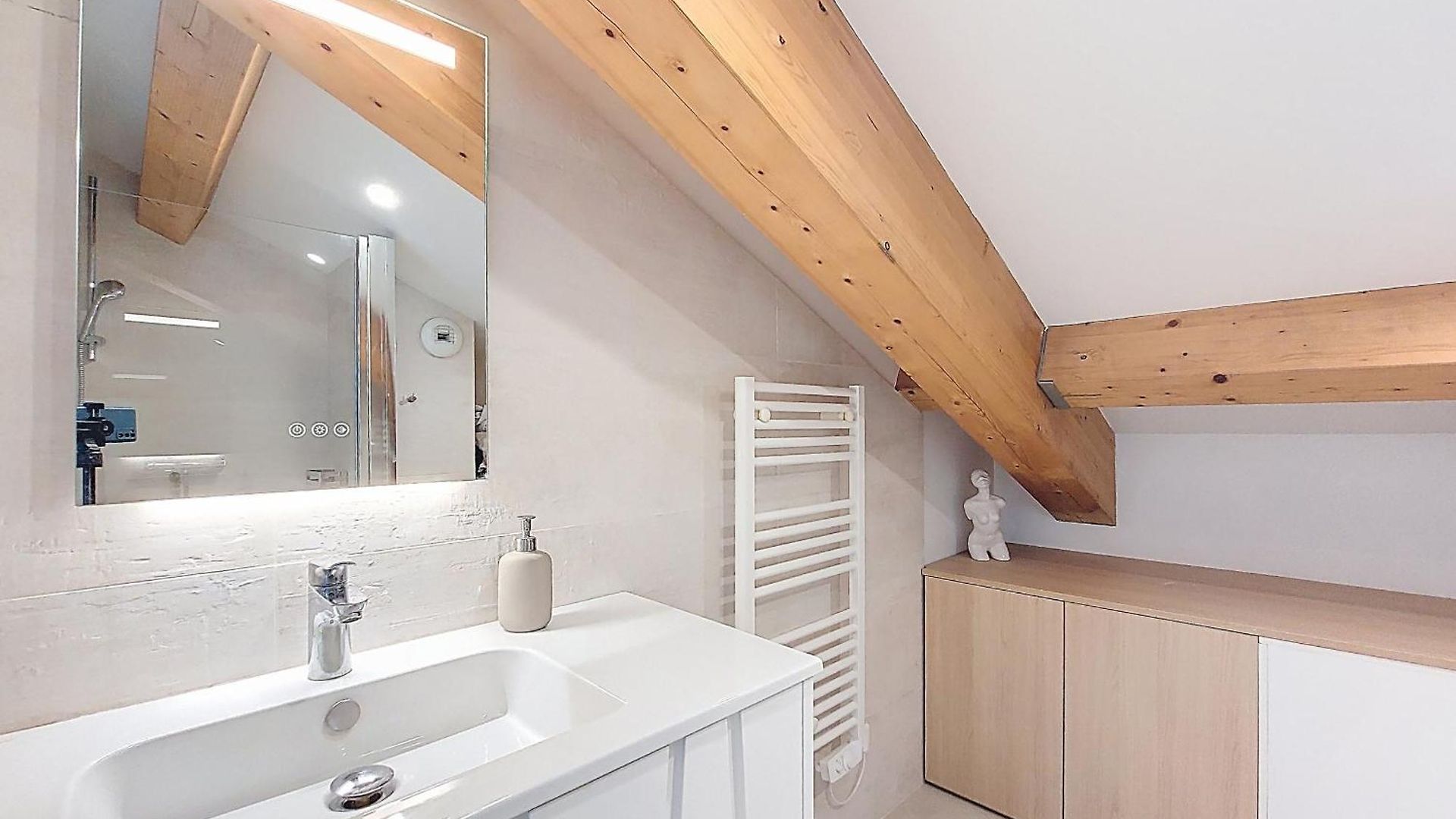S10 Staywizus - Duplex 3 Bdr Ac Wifi Balcony 10 Mins Apartment