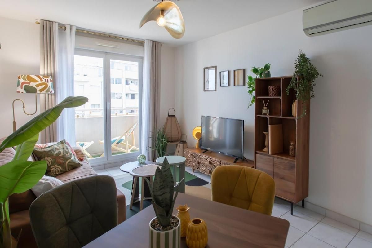 Modern 2-bedroom Sea View, Air Conditioning, Balcony Apartment Nice