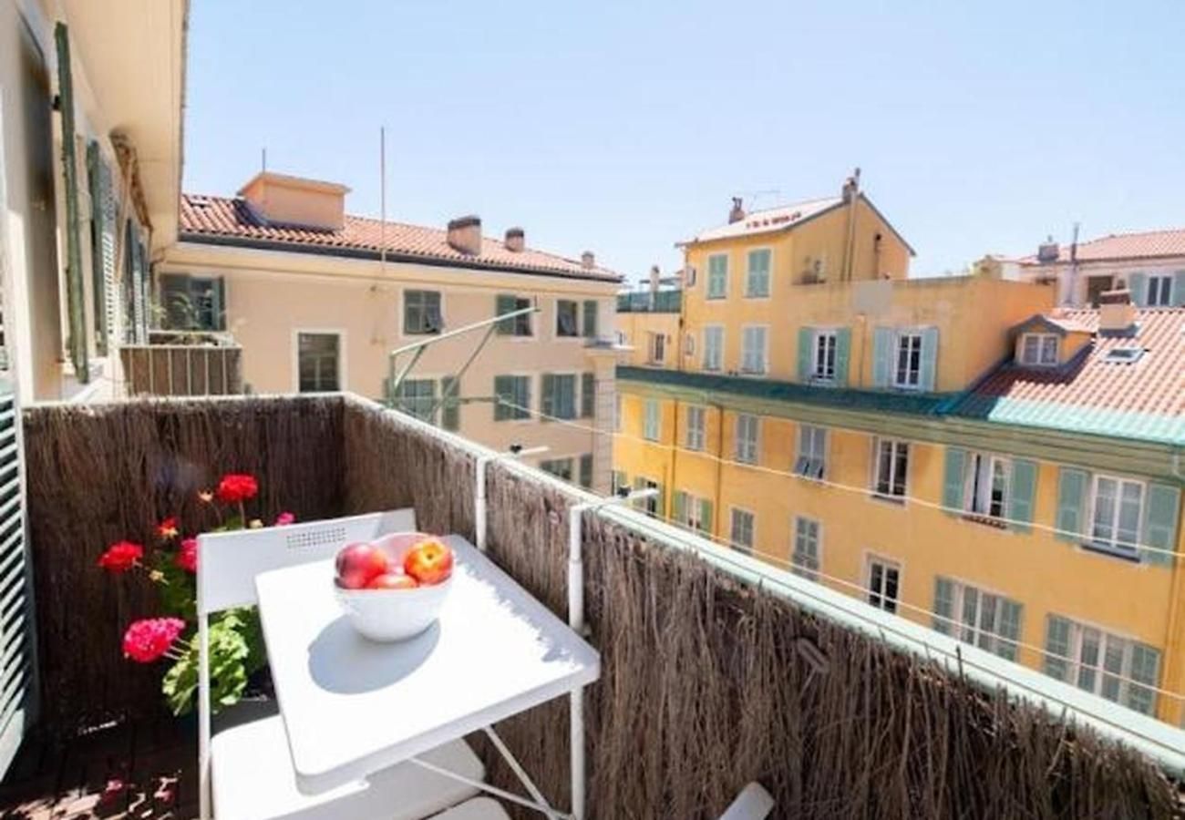 Apartment Chic At Port 2 With Private Bathrooms & Ac *