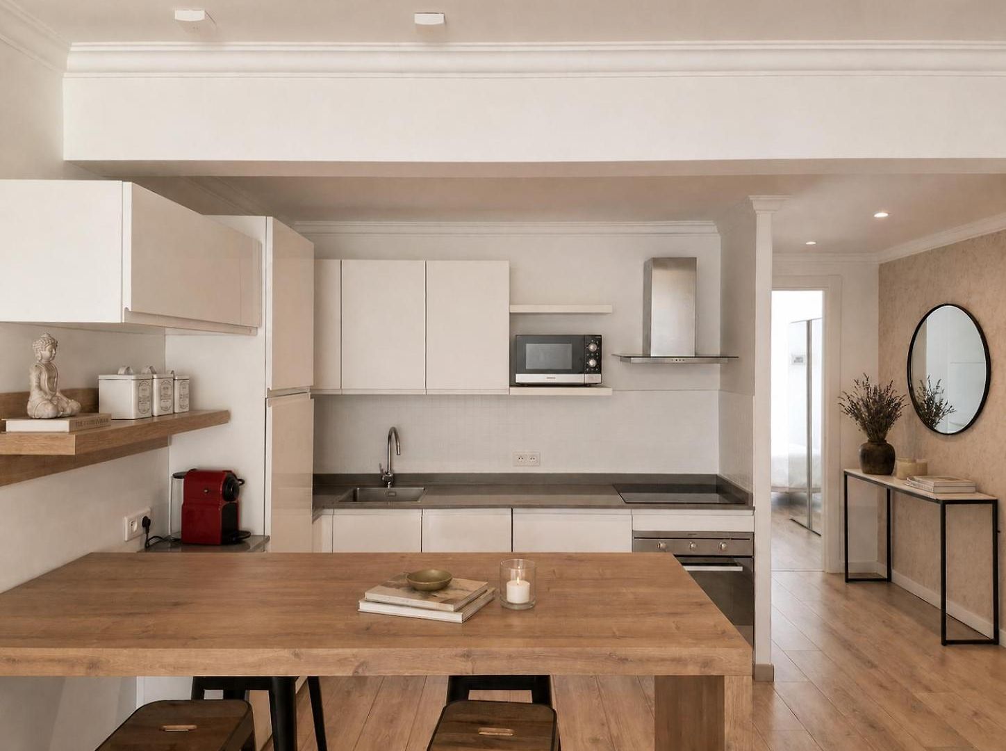 Heart Of Nice, 3min, 3 Ac Units, Balcony With 4-seater Dining! Nice
