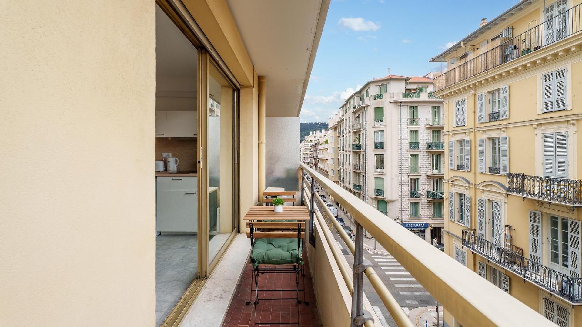 Renting - 2philibert - Bohemian Terrace Port & Promenade Apartment