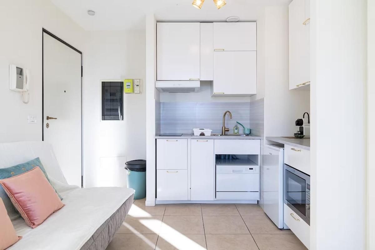 Apartment Bright With Balcony Port De Nice