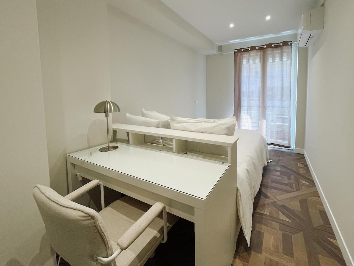 Charming Apartment, Air-conditioned And Centrally Located Apartment