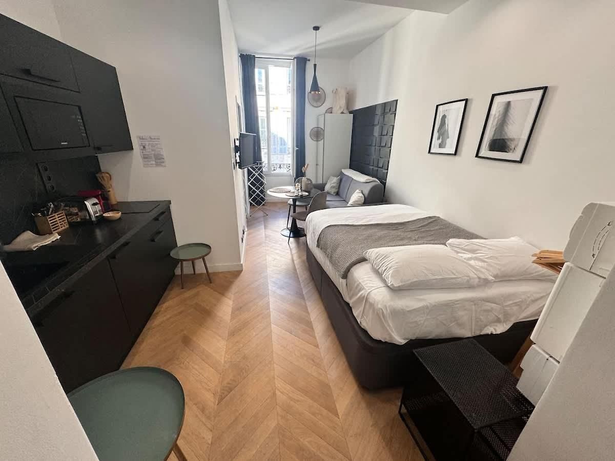 Bright Modern & Walkable Apartment Nice