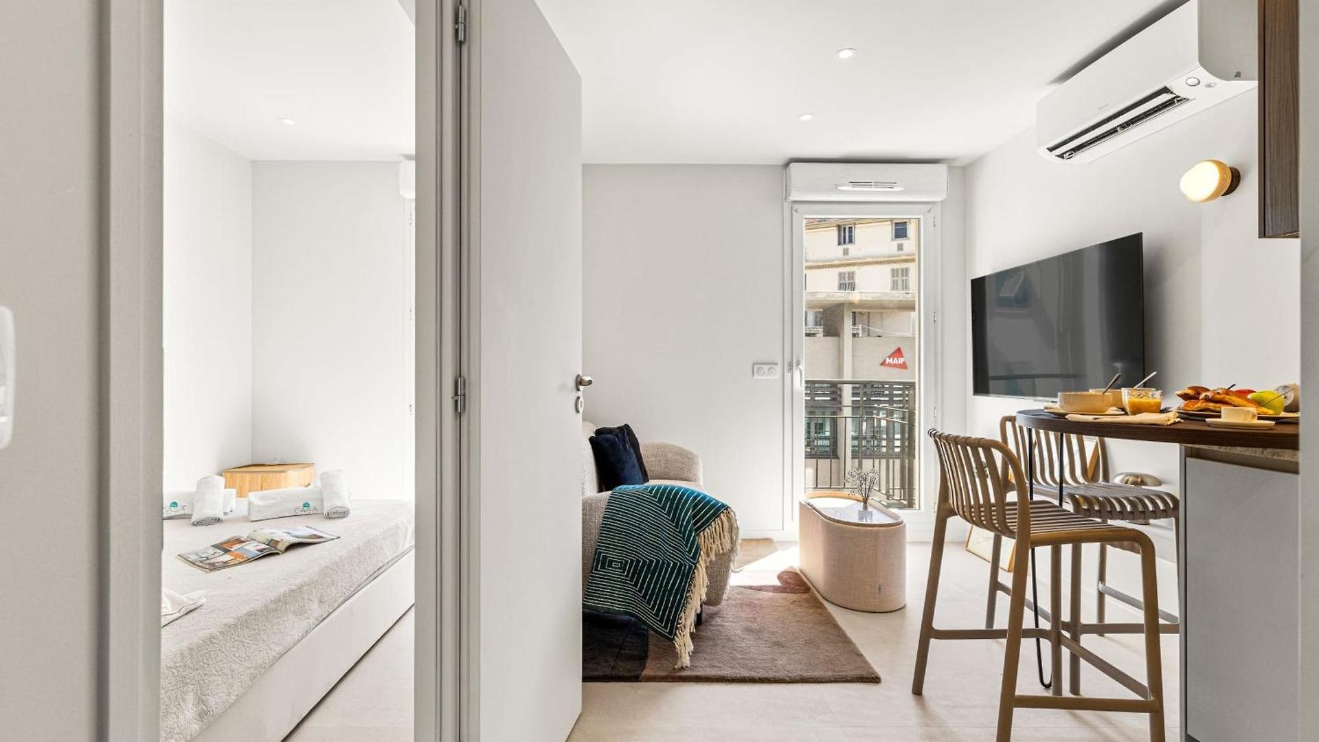 Carabacel - One Ac And Balcony Nice