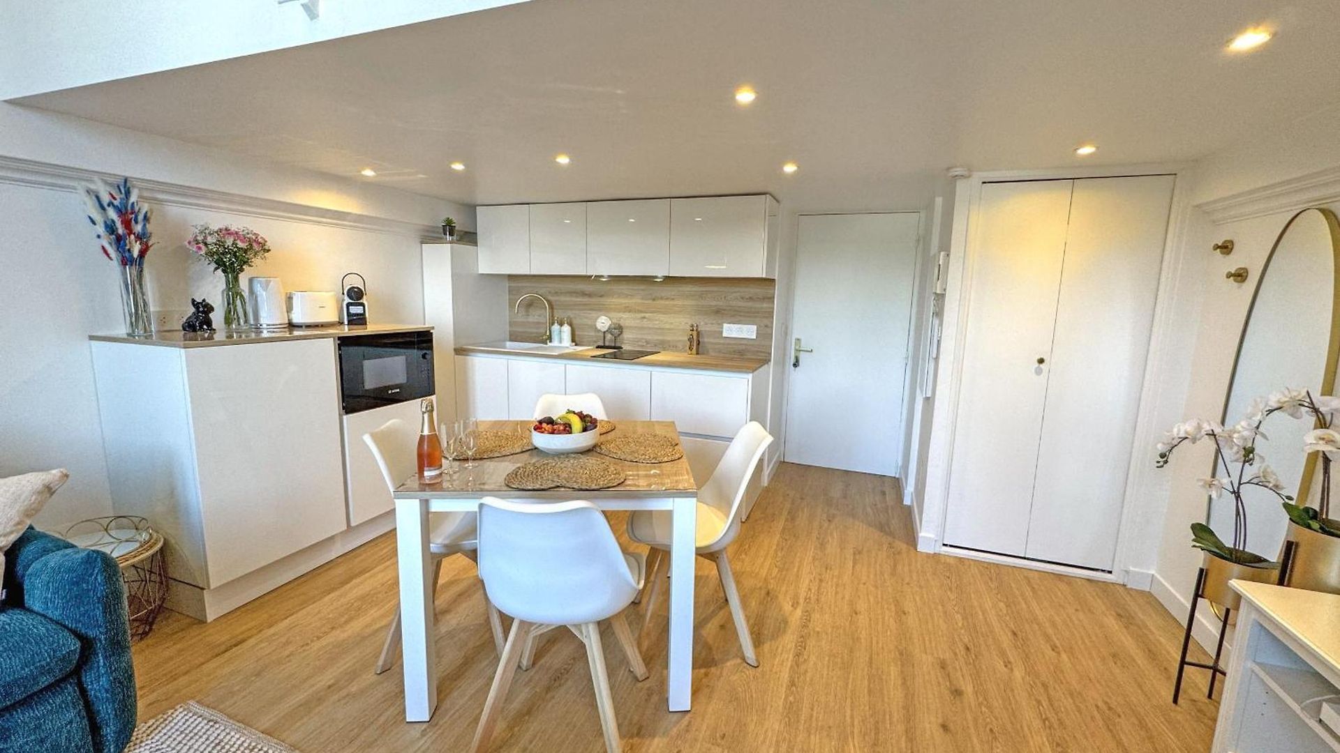 Elegant Seafront Loft Old Town *