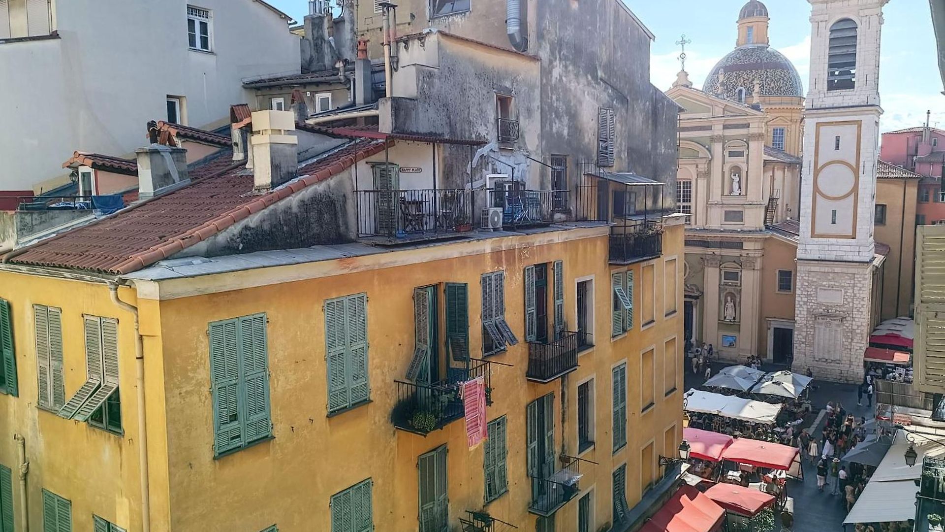 Charming In With Balcony Apartment Nice