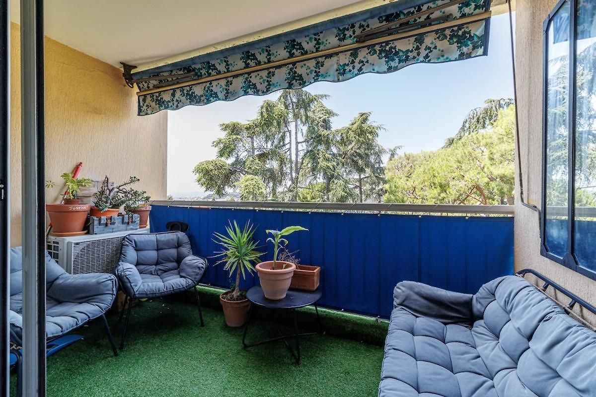 Beautiful 2 Swimming Pool, Parking Space And Air Conditioning Apartment
