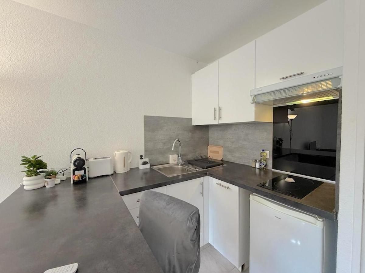 Apartment Charming Cozy With Sunny Balcony *