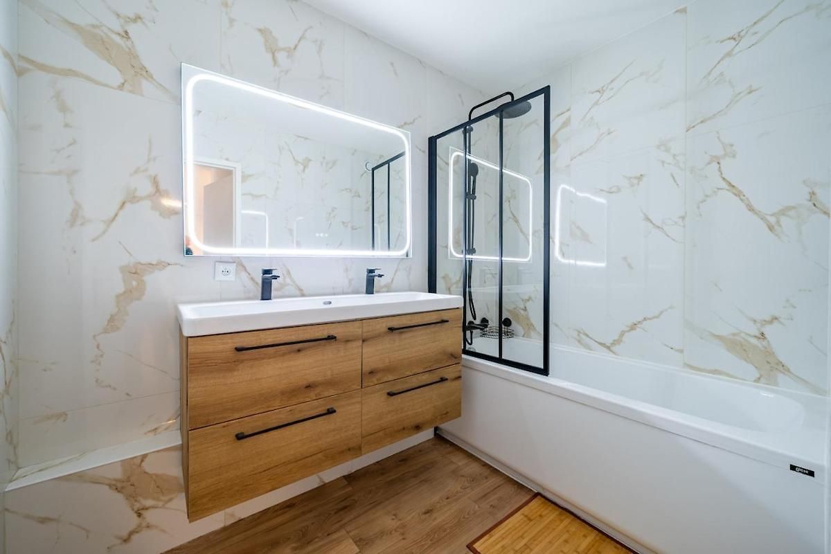 Apartment Beautiful 2-bedroom Apartment, Garden, Swimming Pool, Sea Within Walking Distance