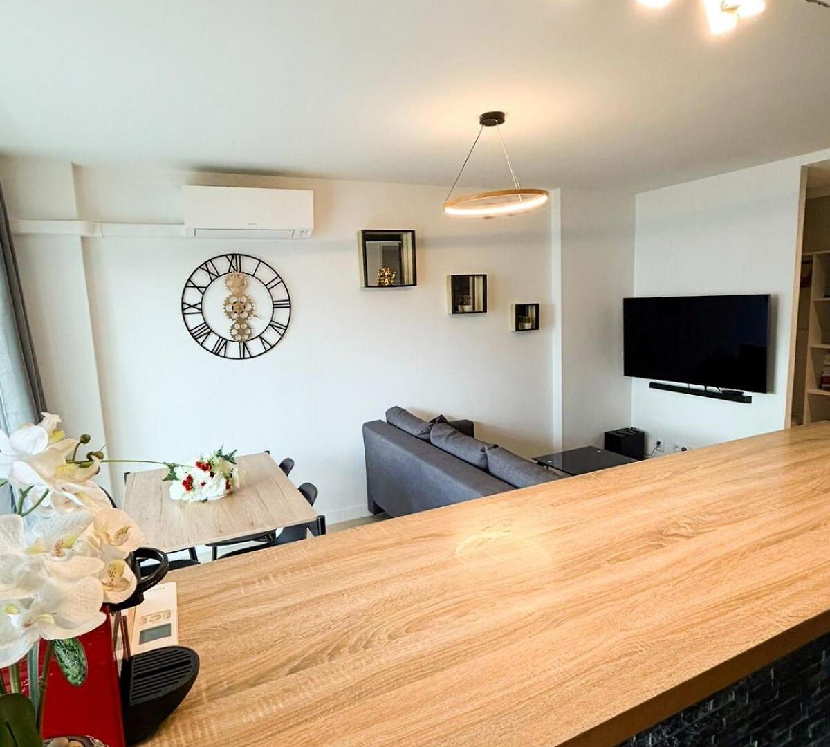 Apartment Full Furnished In Downtown With Double Ac 50m2 *