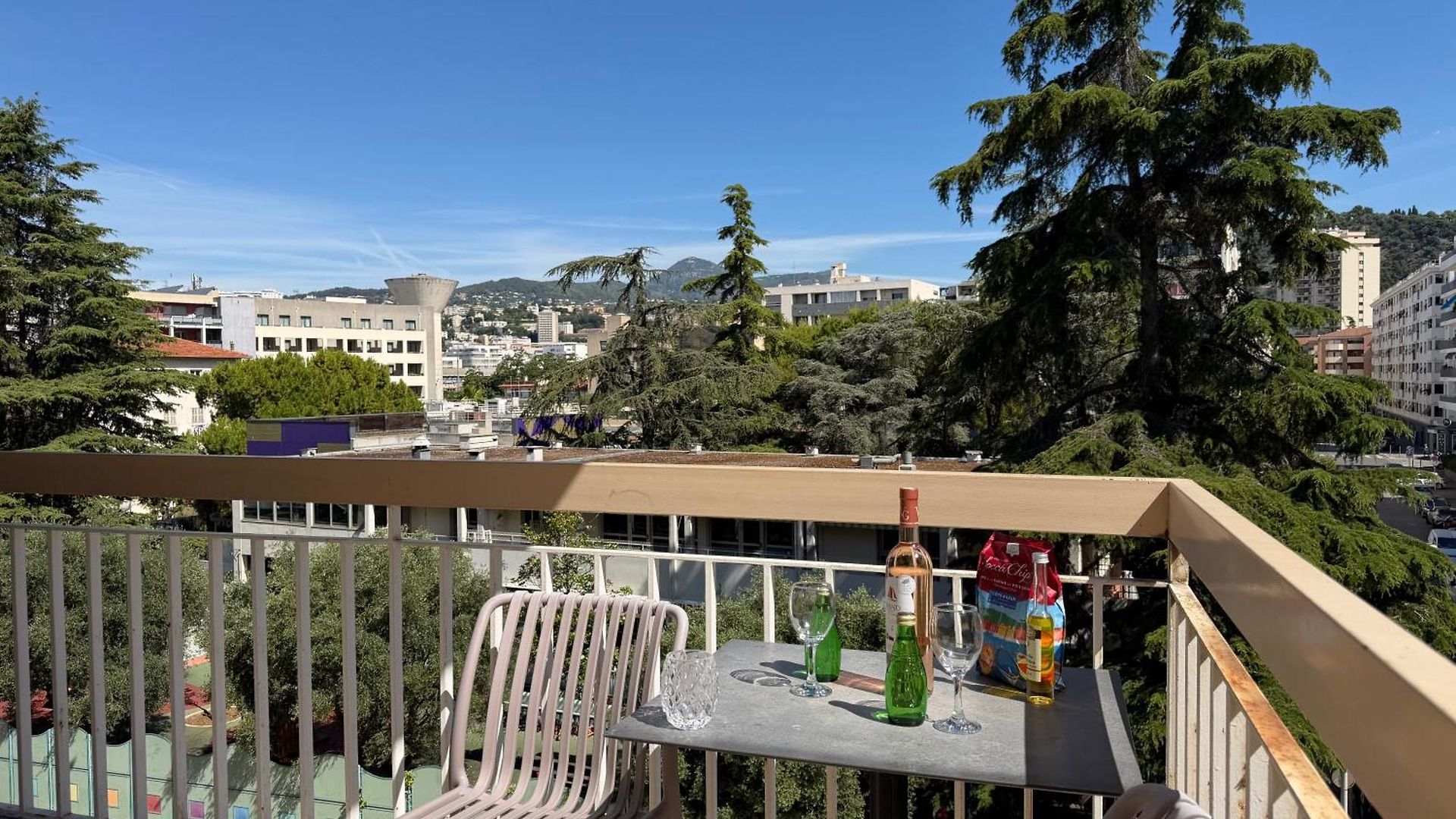 Familial T3 Terrasse, Clim & Parking Gratuit *