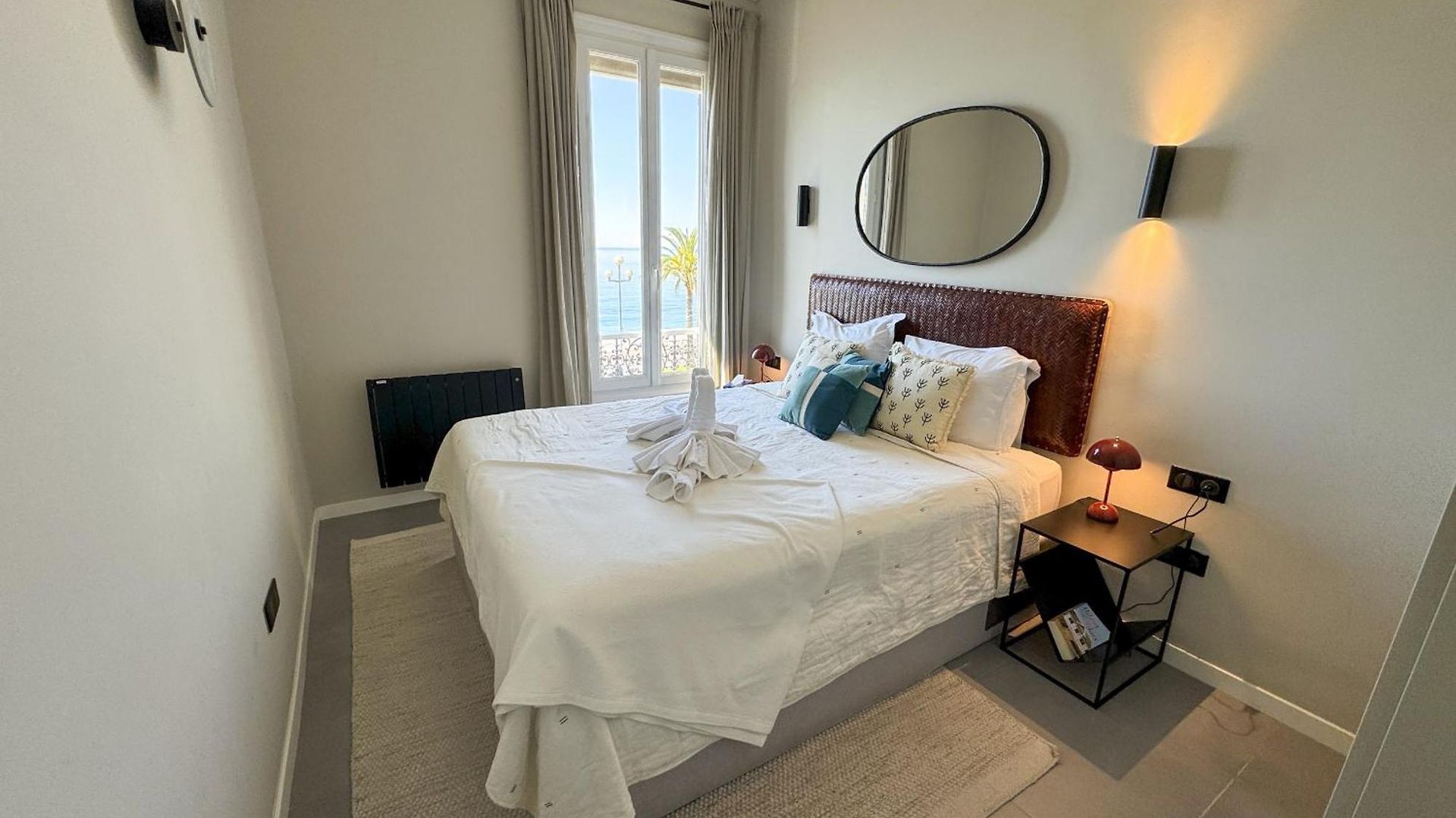 Elegant Sea Front Apartment Nice
