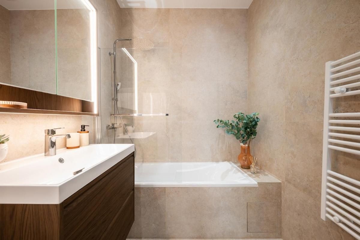 Spacious In Port Of Apartment *