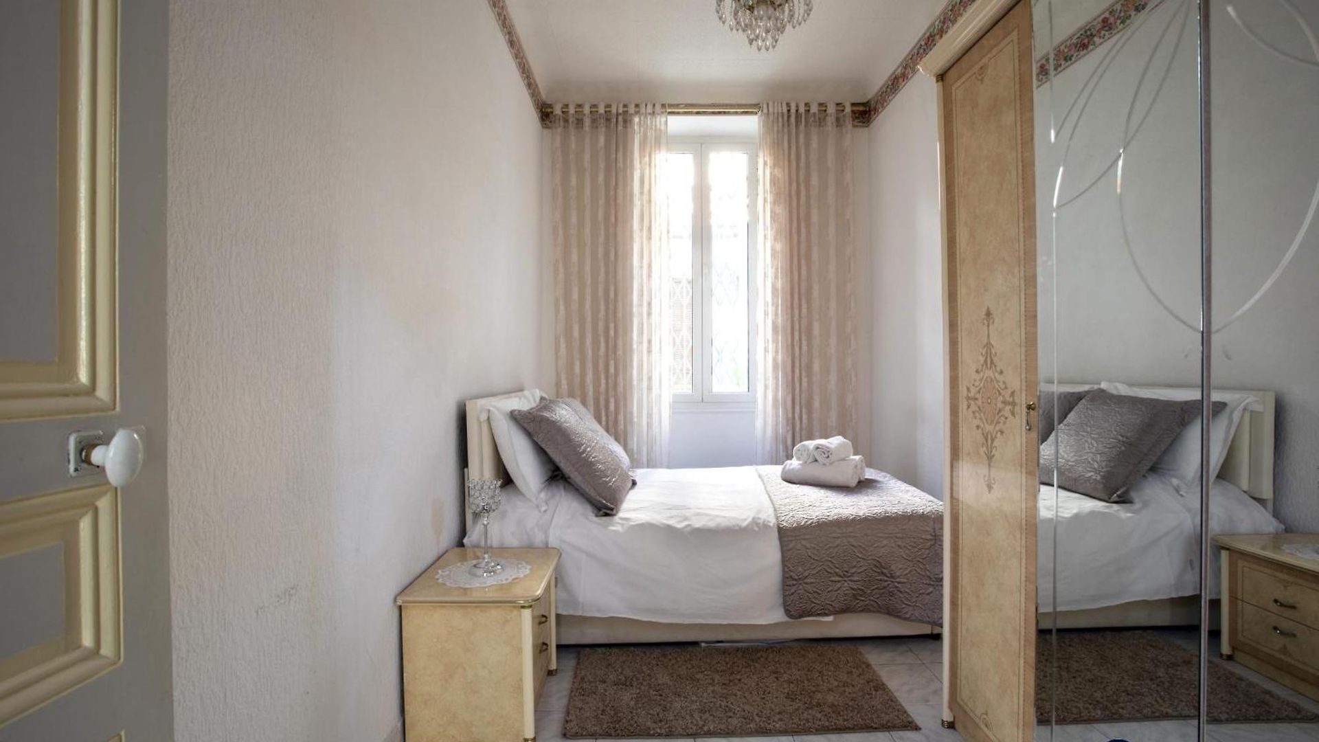 Apartment Air-conditioned In The Republique District